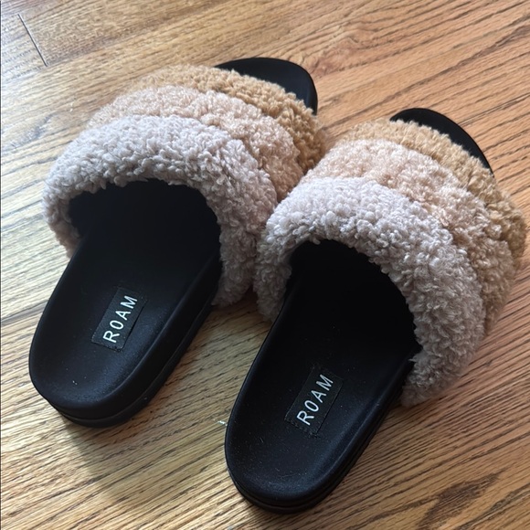 Roam slip on - Picture 1 of 3